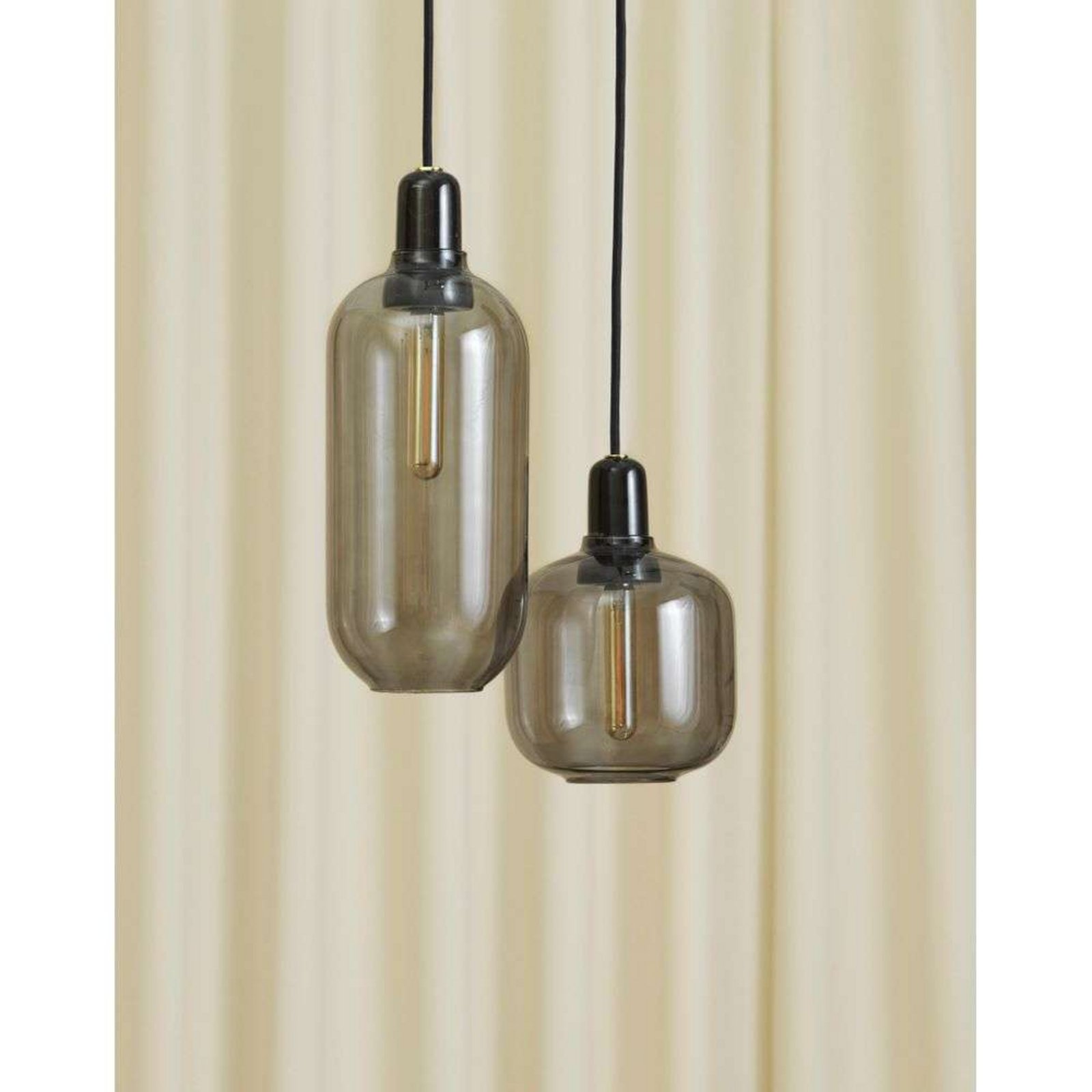 Amp Riippuvalaisin Large Savu/Musta - Normann Copenhagen
