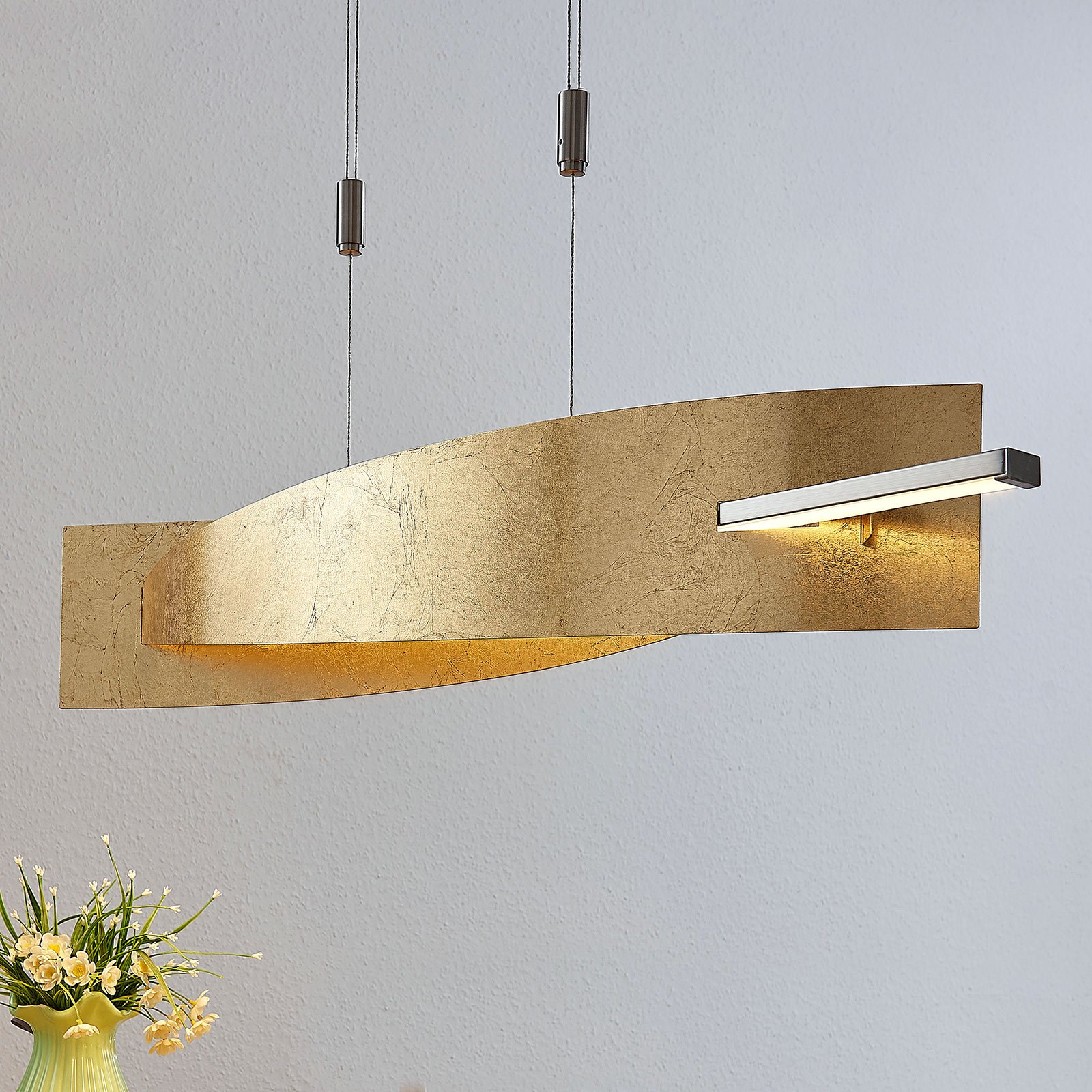 Lucande LED-es függőlámpa Marija, 101 cm, arany színű, fényerőszabályzóval