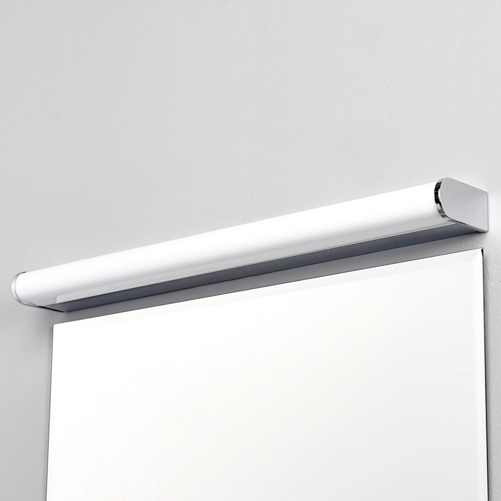 Lindby LED-væglampe Philippa, afrundet, 58 cm, krom, IP44