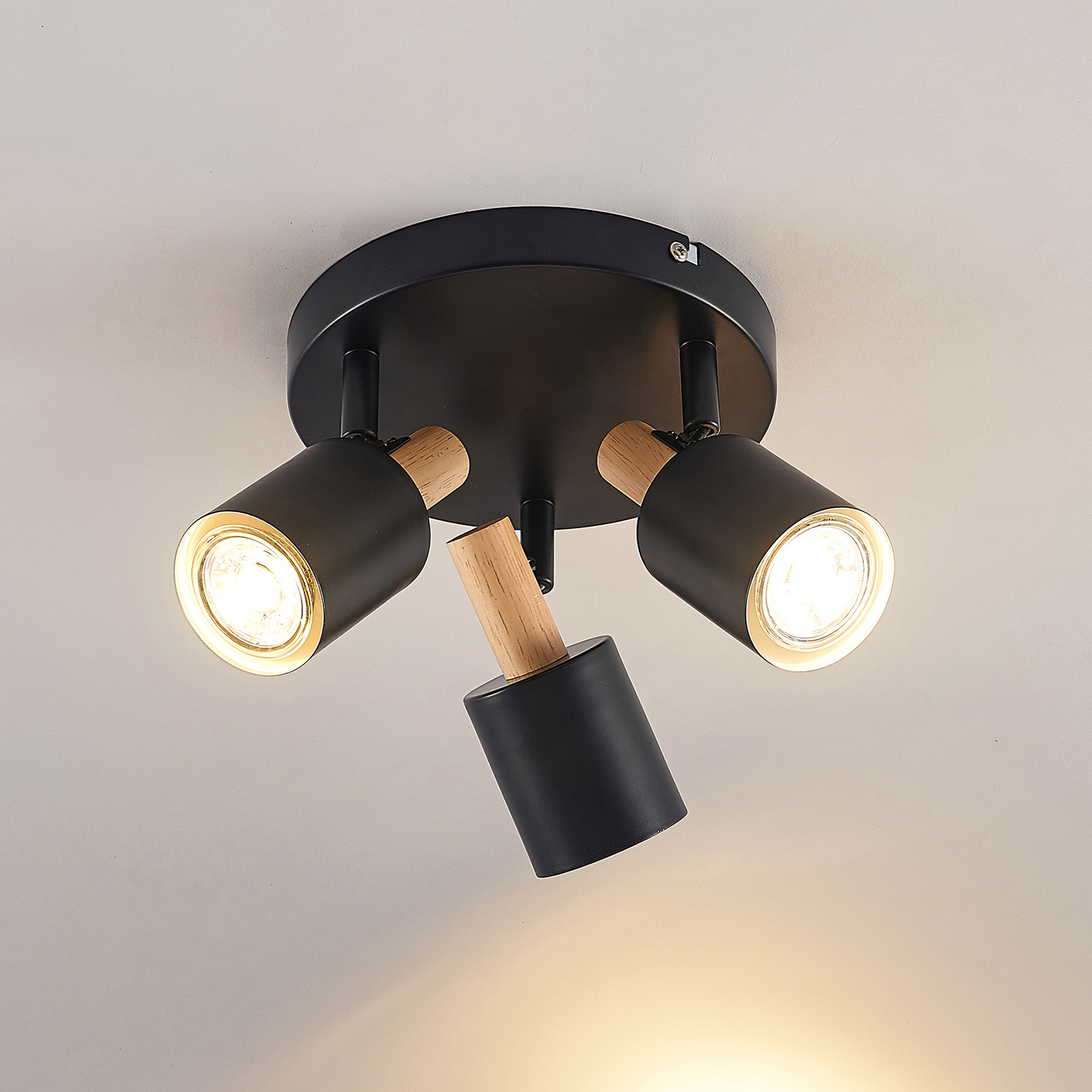 Spot de plafon Lindby Junes, 3 becuri, Ø 30 cm, negru, lemn