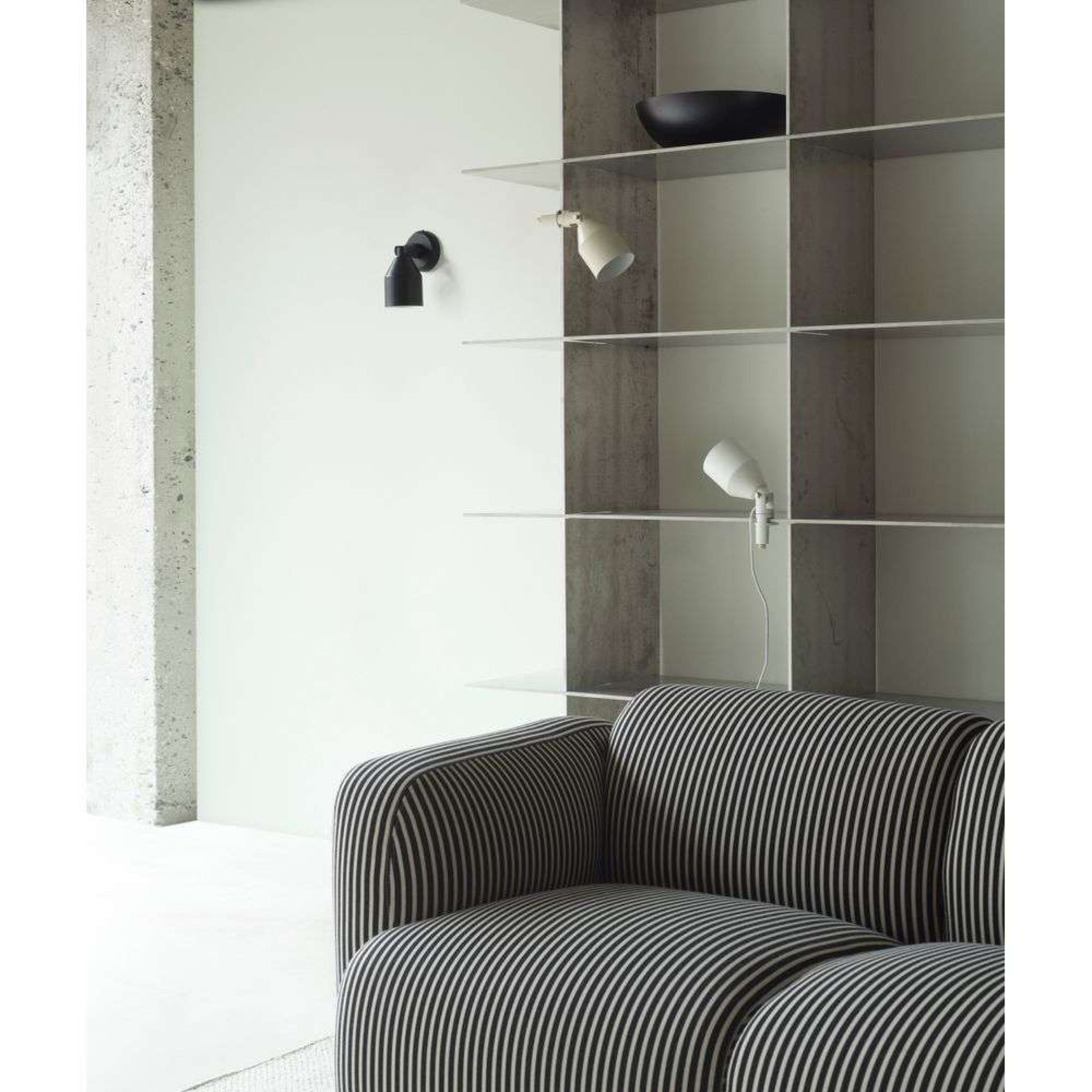Klip Seinävalaisin Warm Grey - Normann Copenhagen