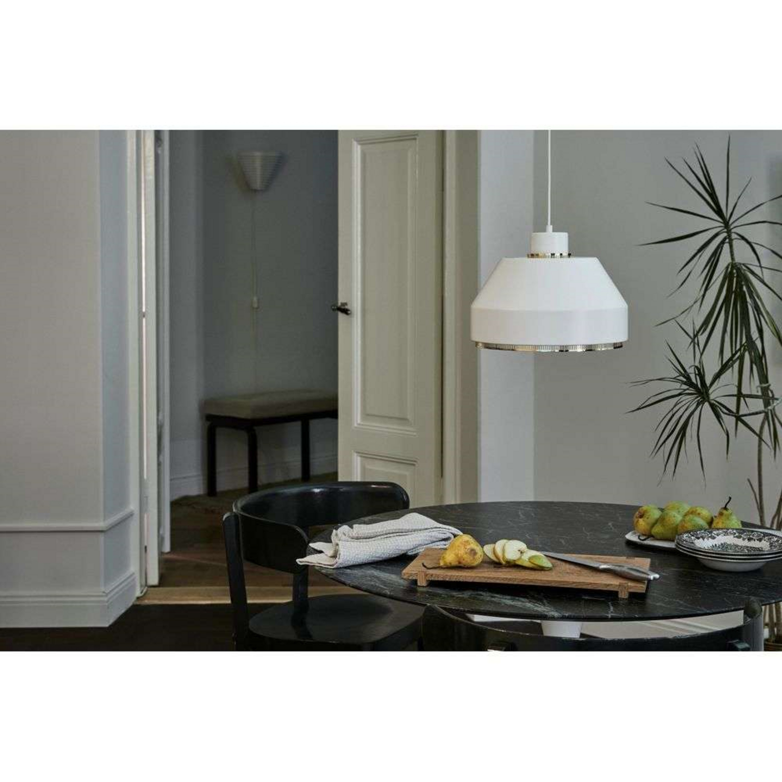 AMA500 Pendel White/Brass - Artek