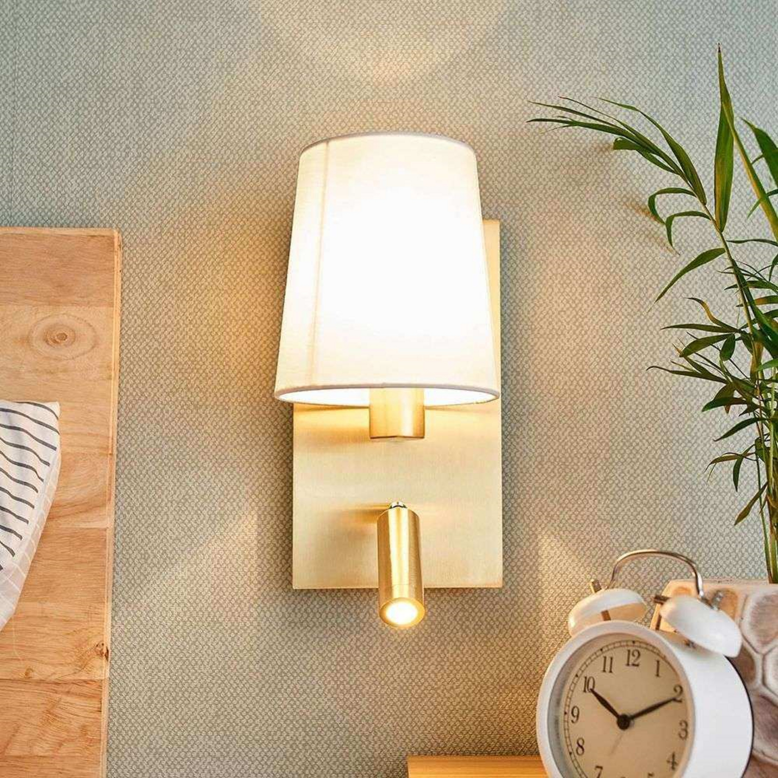 Aiden Vegglampe White/Brass - Lindby