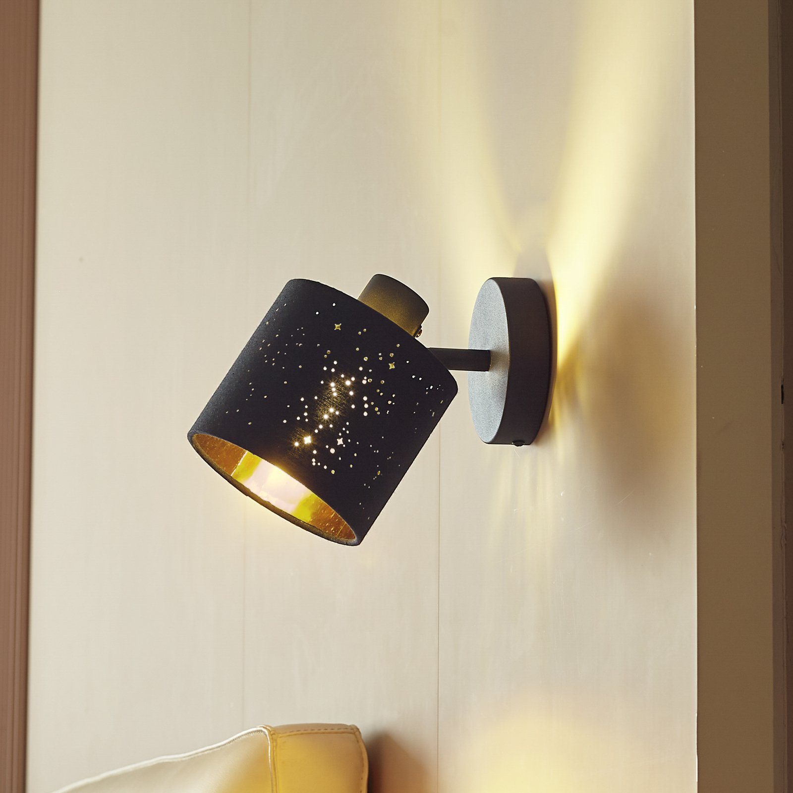 Lindby sienas lampa Vasilia, Ø 12 cm, melna/zelta, audums