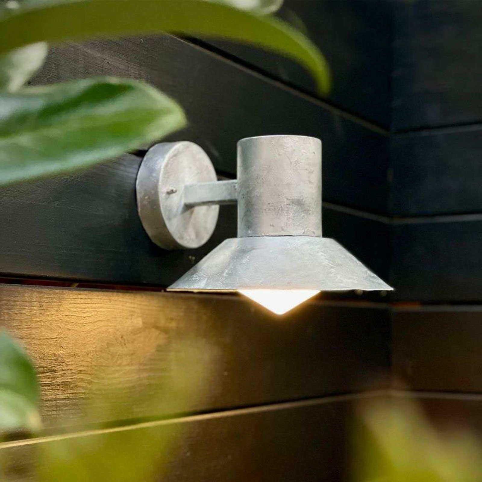 Venice Outdoor Wall Lamp Galvanised - DybergLarsen