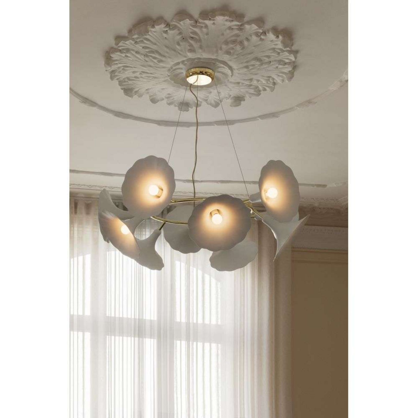 Petalii 10 Lysekrone White/Polished Brass - Nuura