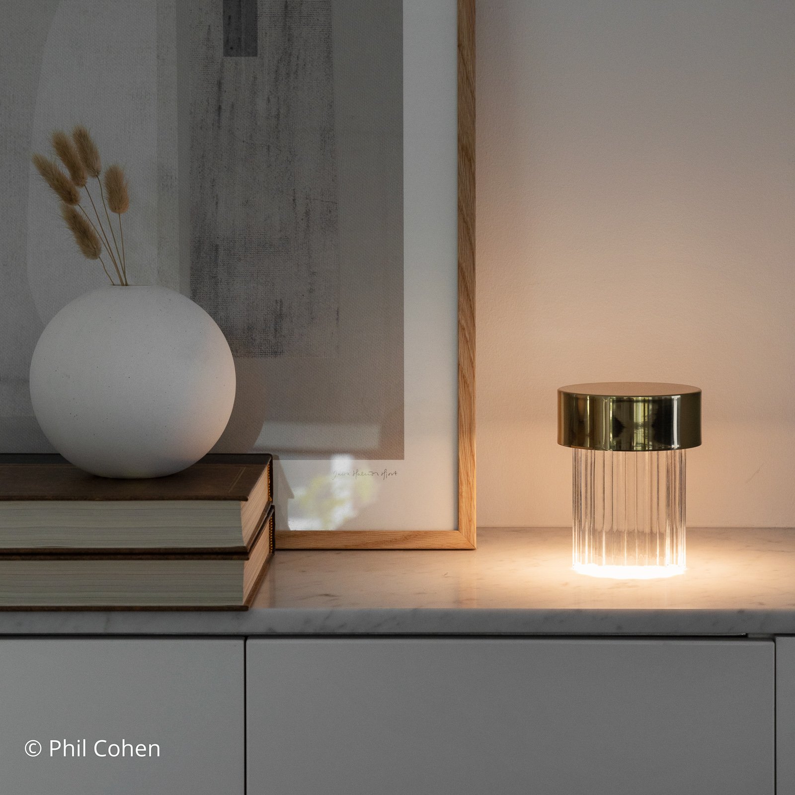 FLOS LED-uppladdningsbar bordslampa Last Order, räfflad, guld, IP20