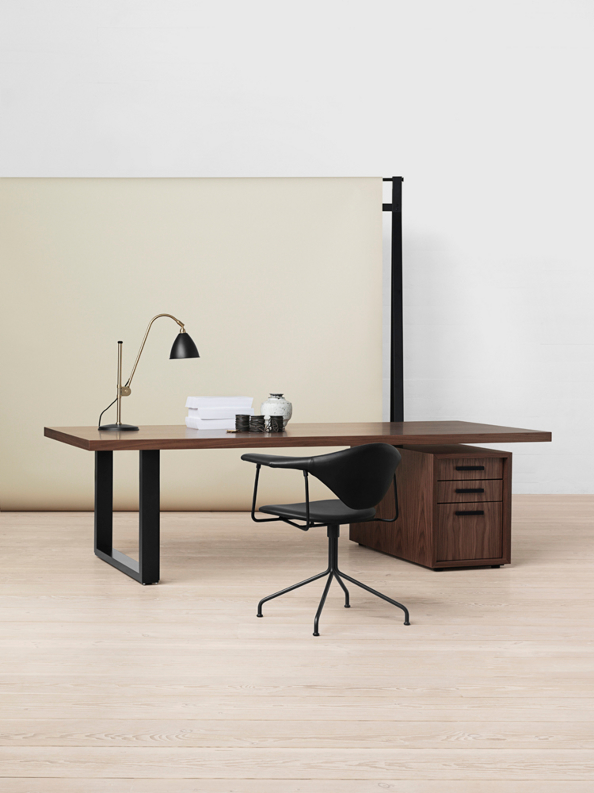 Bestlite BL1 Stolová Lampa ø16 Brass/Porcelain - GUBI