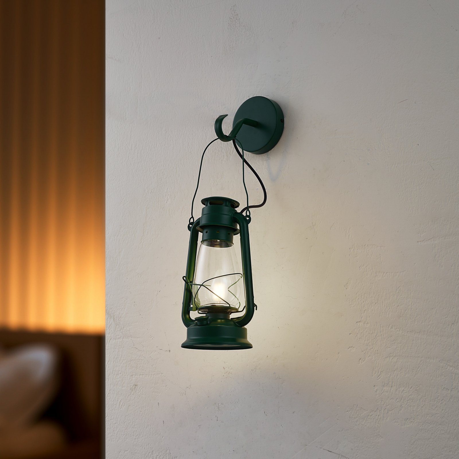 Lindby sienas lampa Raisa, zaļa, metāla, laterna, E14