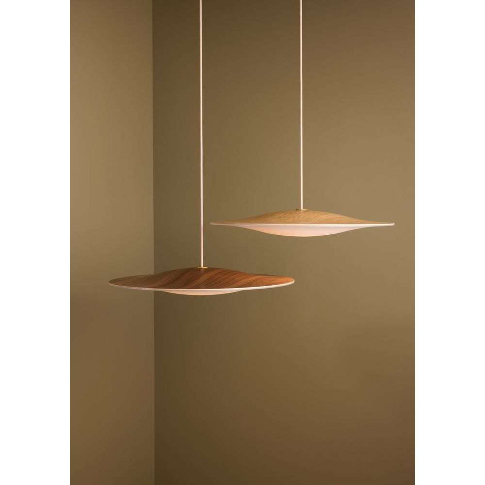 Sinus-Wood 550P LED Lámpara Colgante Noix/Opale - Piet Hein