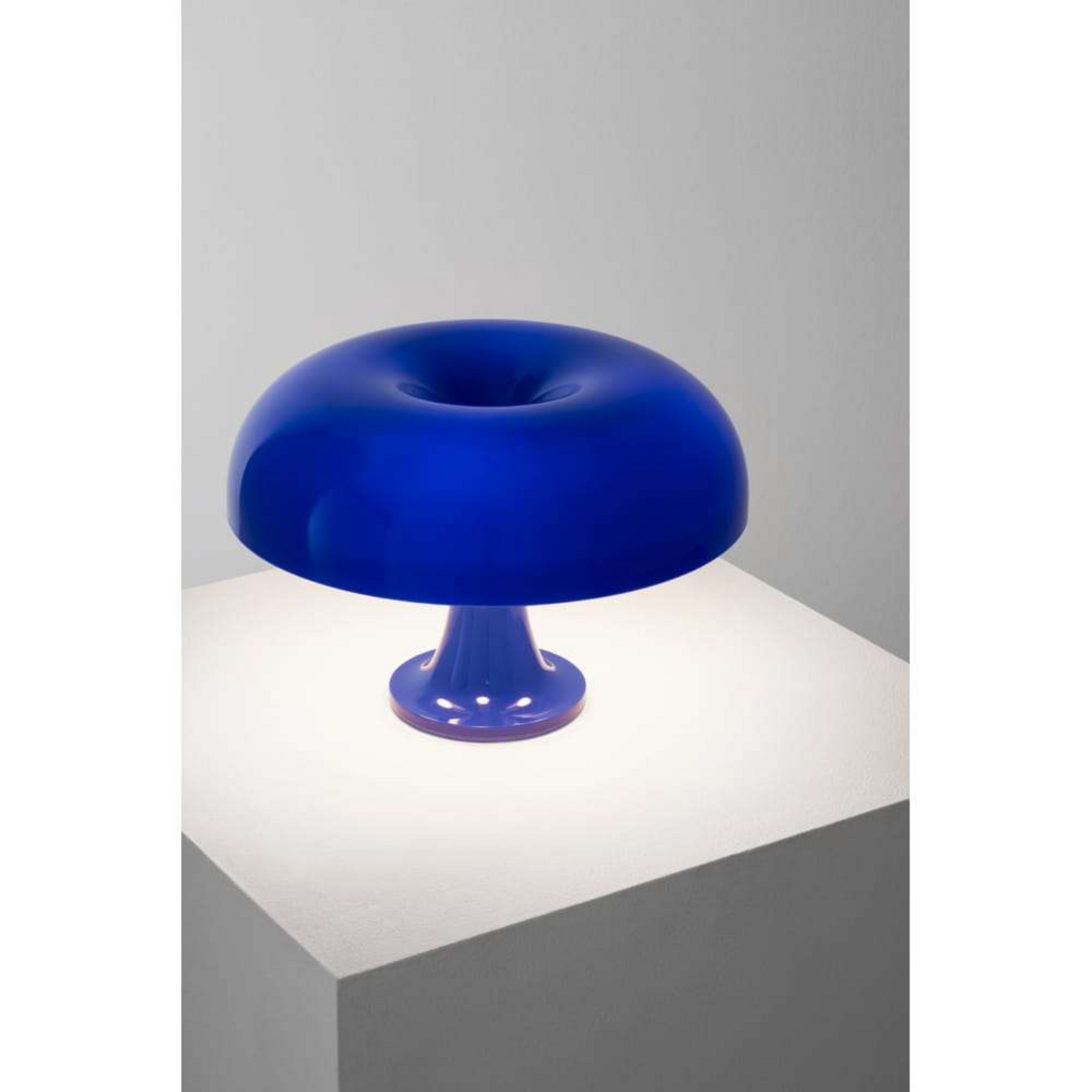 Nessino Lámpara de Sobremesa Azul Klein - Artemide