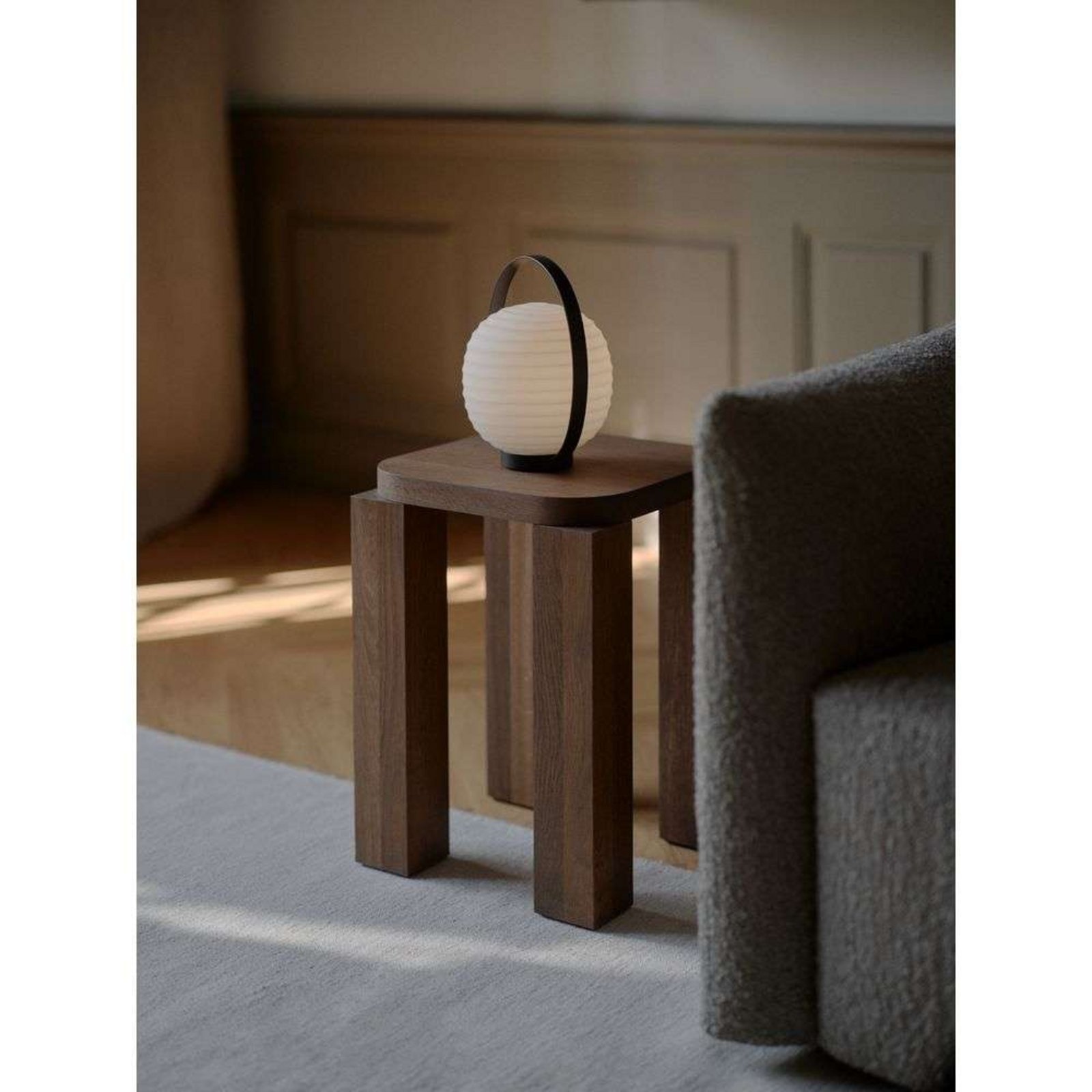Lantern Portable Bordlampe Black/Opal Hvid - New Works