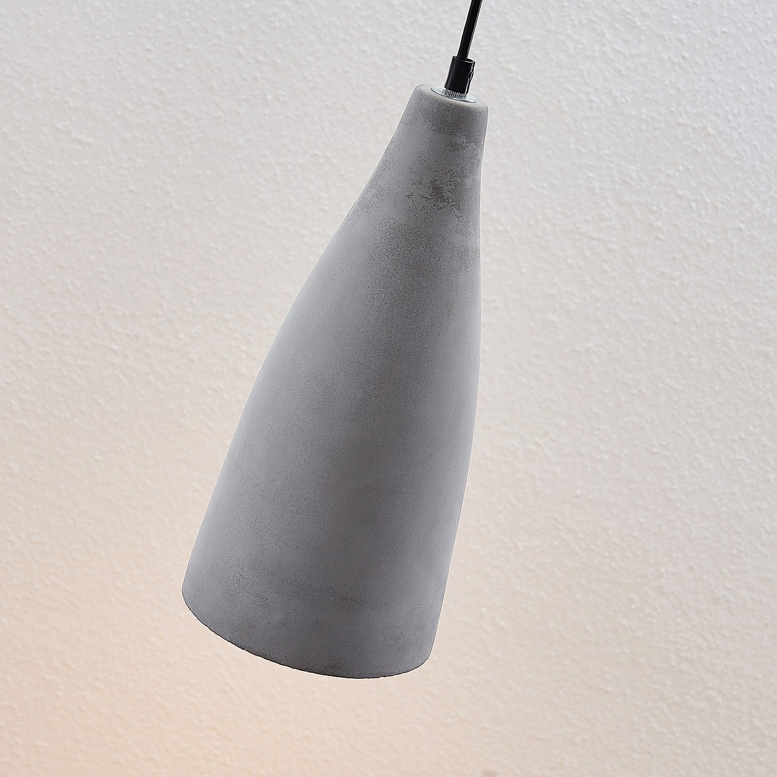 Lindby pendellampa Sanne, grå, betong, Ø 15 cm, E27