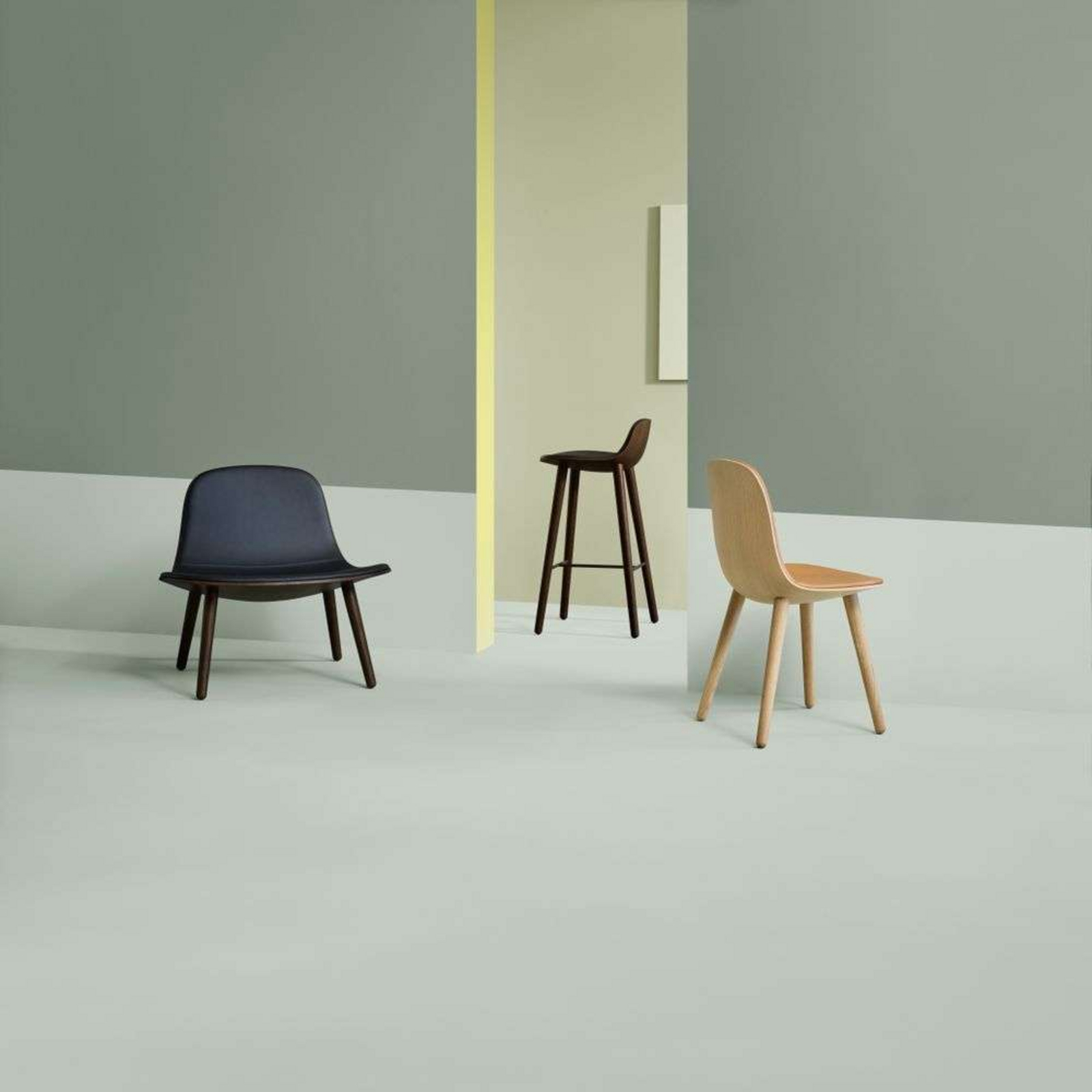 Abalone Stool H75 Kouřové Dub/Černá - Eva Solo