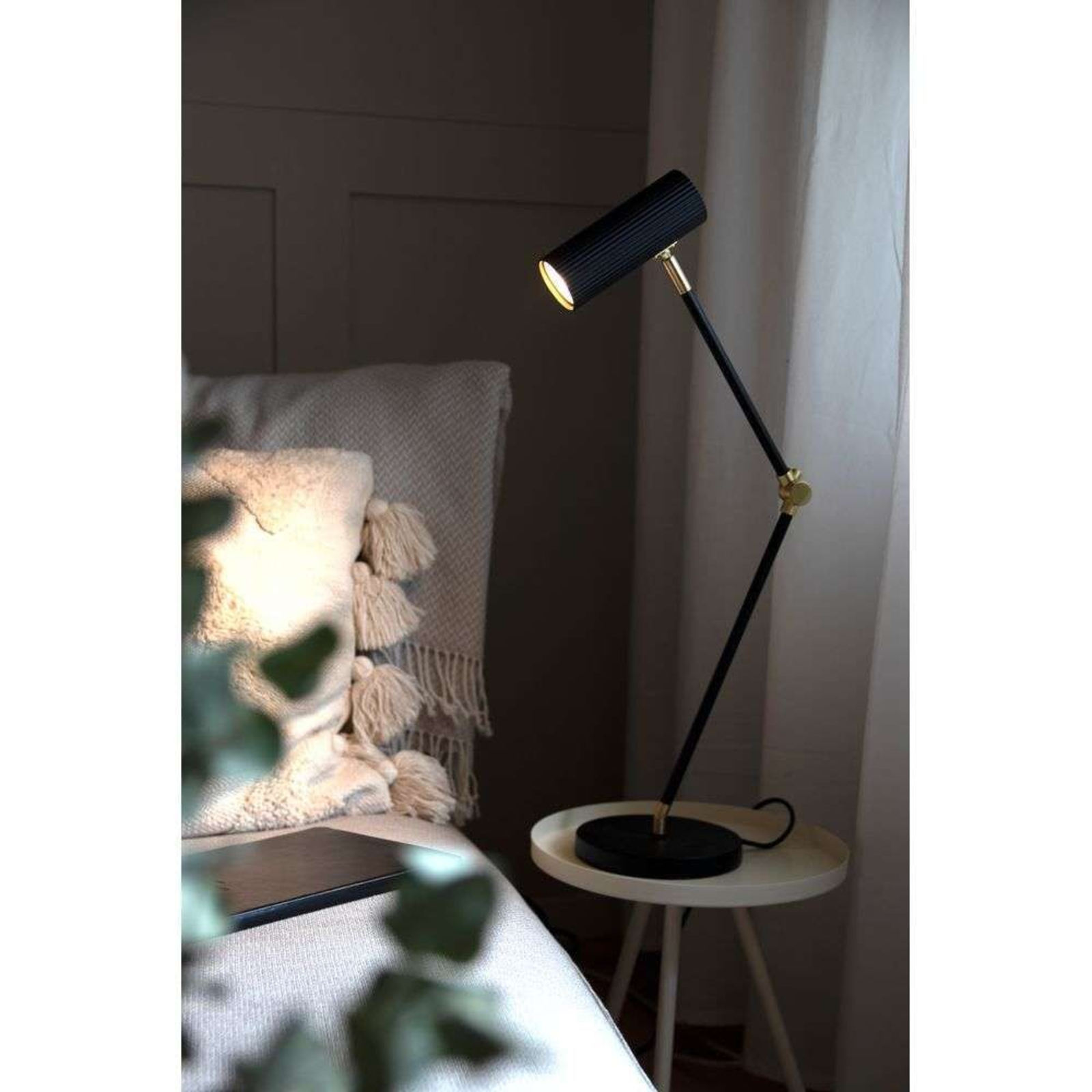 Hubble Read Stolna lampa Crna - Globen Lighting