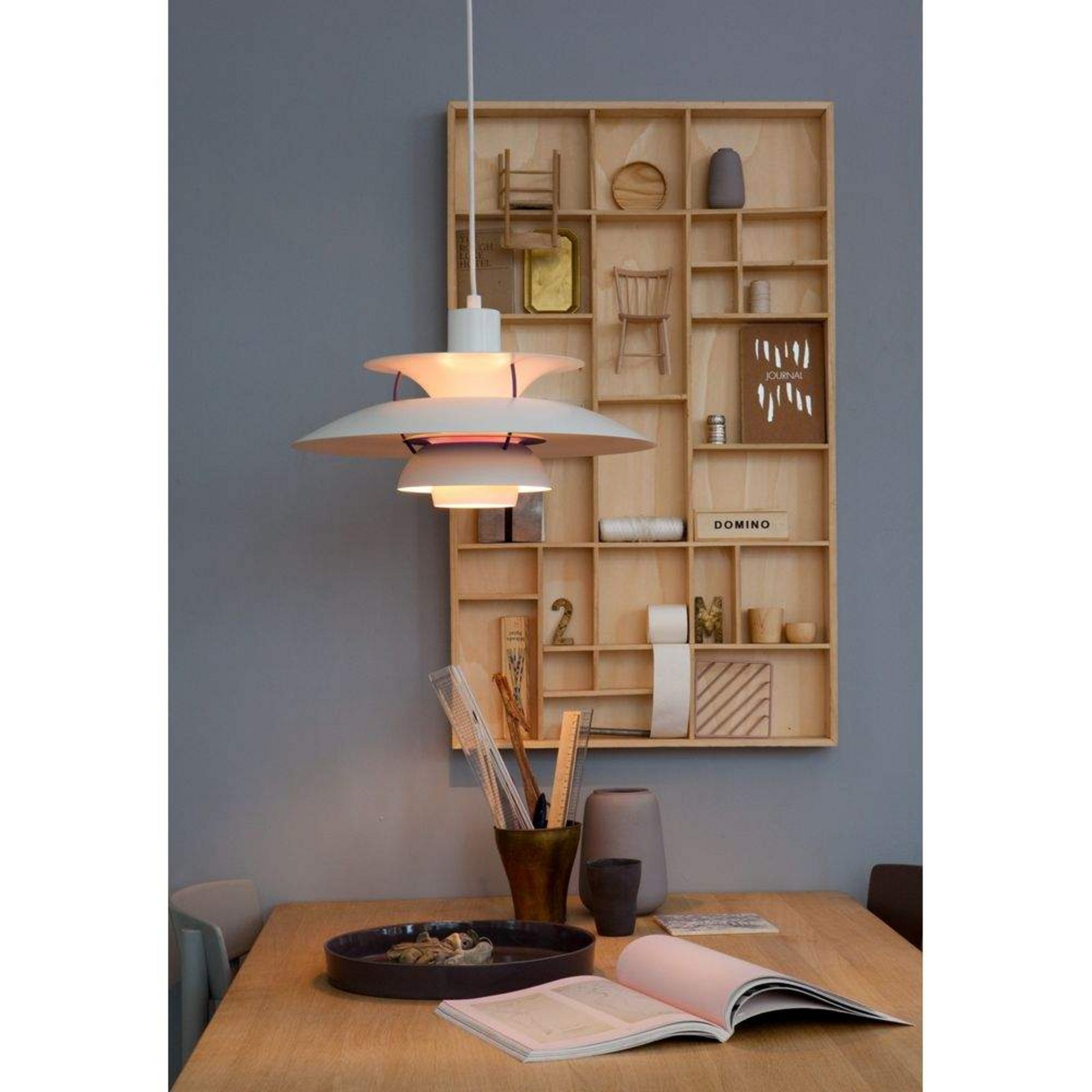 PH 5 Taklampa Monochrome Oyster Grey - Louis Poulsen