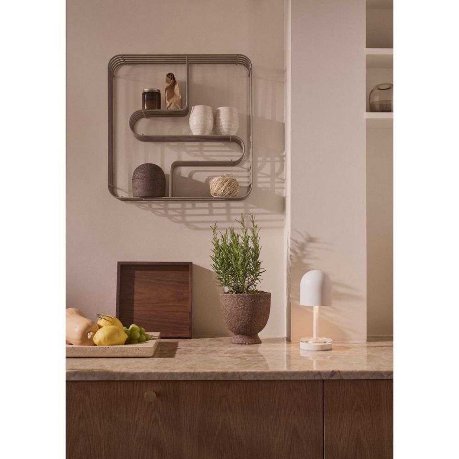 Curva Display Regal Square Gold - AYTM