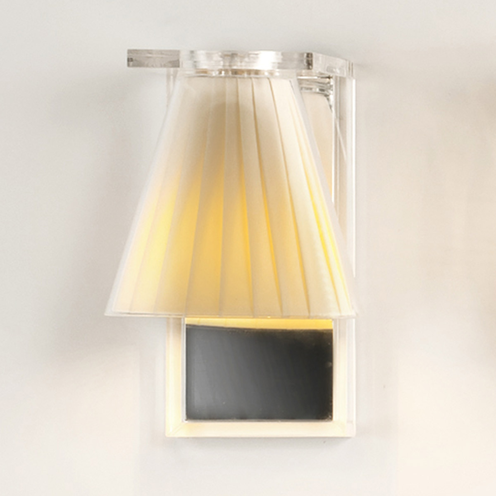 Kartell Light-Air aplique con pantalla textil