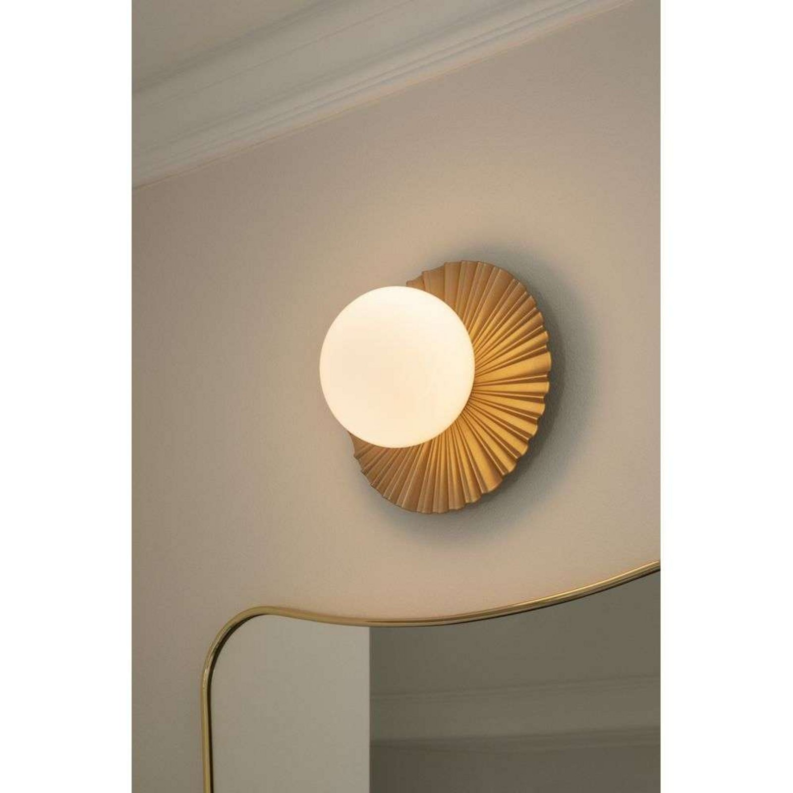 Liila Muuse Vegg-/Taklampe IP44 Small Nordic Gold/Opal - Nuura
