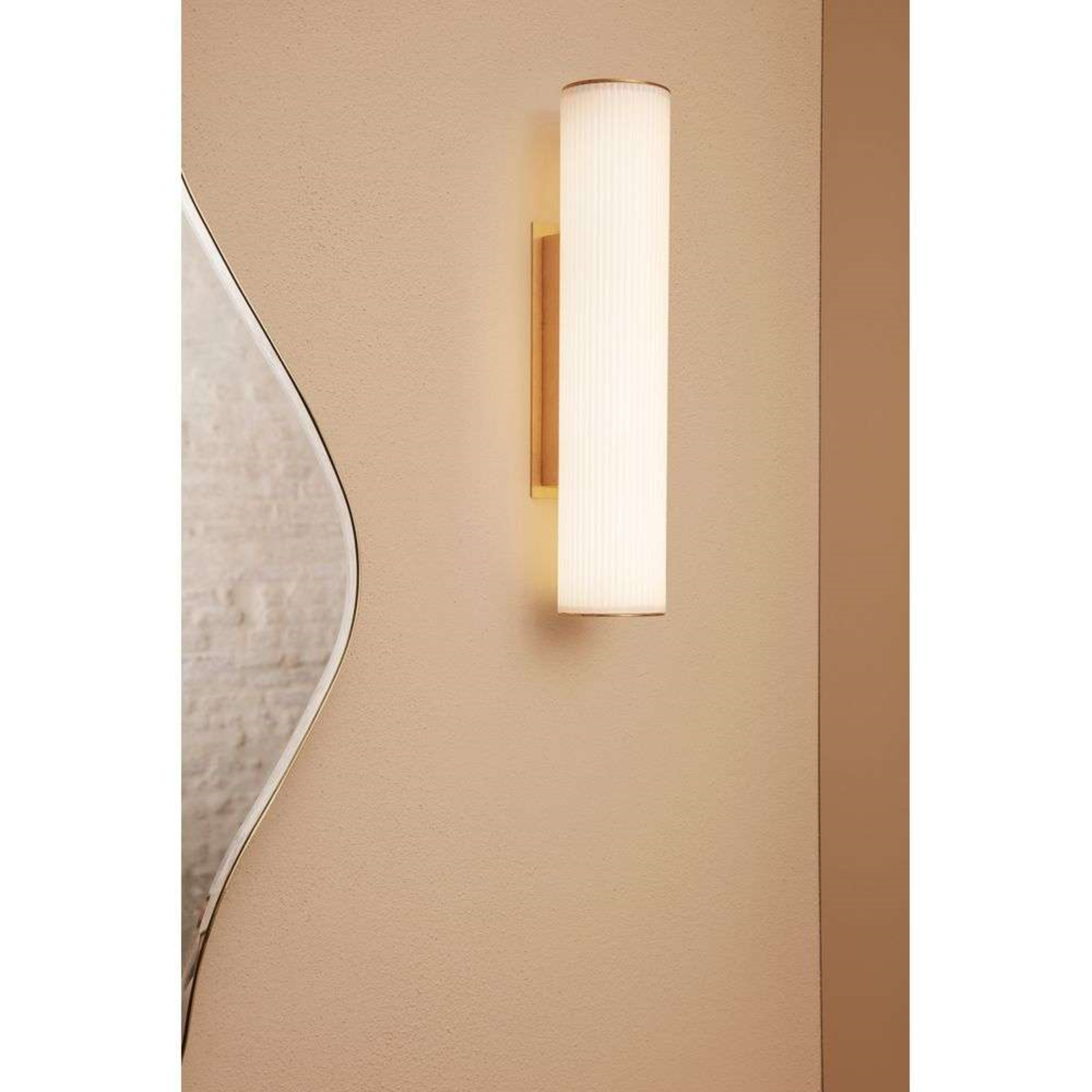 Vuelta Zidna lampa 40 Bijela/Mesing - Ferm Living