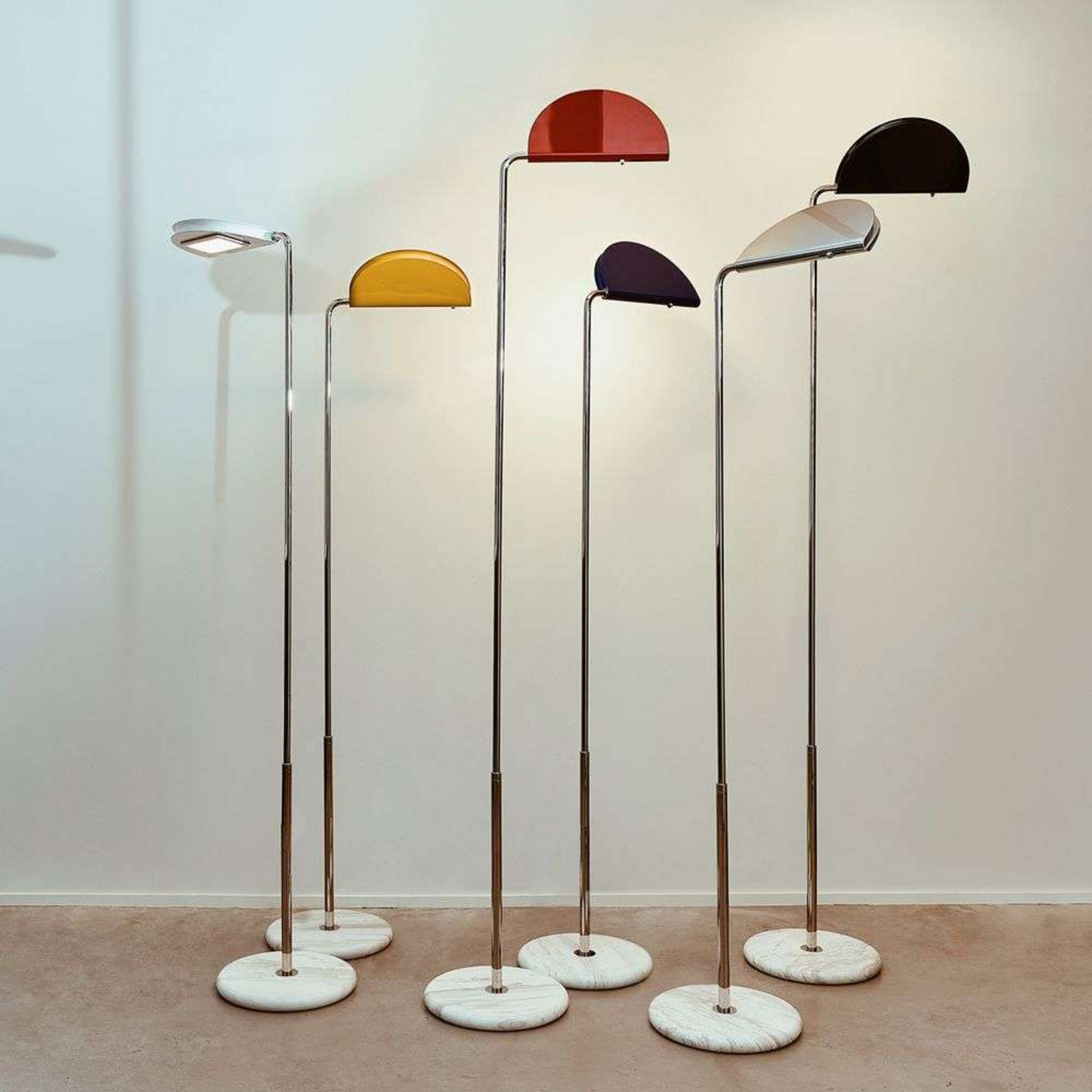 Mezzaluna Lámpara de Pie White Marble/Chrome - DCW