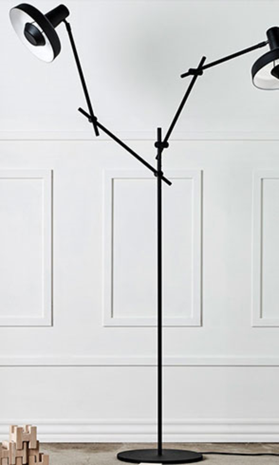 Arigato Stojaca Lampa Double Black - Grupa